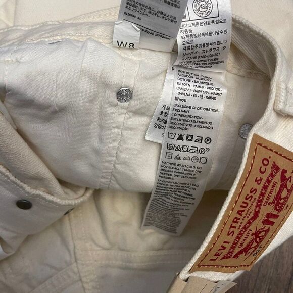 Levi’s 501 Light Stonewash Butterfly Shorts - Picture 9 of 10